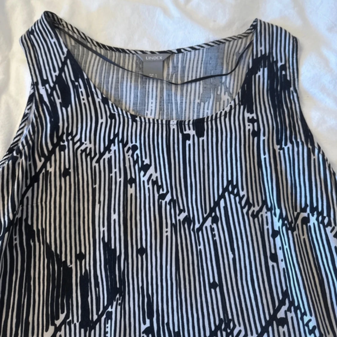 Randig ärmlös linnetopp från Lindex - 2