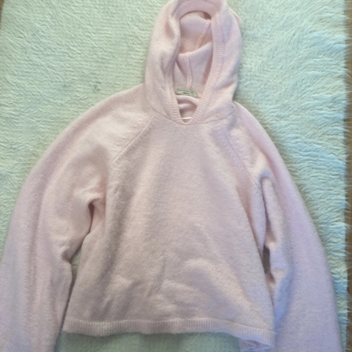 Ljusrosa stickad hoodie från Gina Tricot - 1