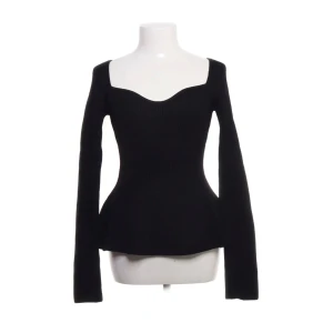 Svart ribbad långärmad top H&M - Svart ribbad uringad topp med vida armar från Hm i storlek S. Mycket bra skick!