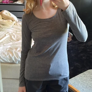 Grå tröja! - Bekväm tunn tröja <3 Kan användas som träningströja