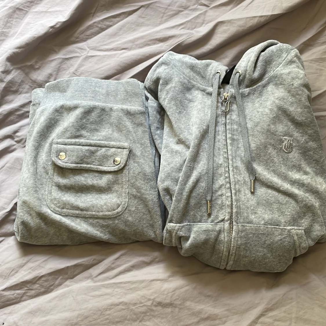 Grå Juicy Couture hoodie med dragkedja