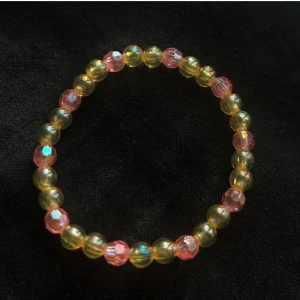 Armband  - ARMBAND, 40:- 💖💛💖💛  Omkretsen på min handled: 16 cm Omkrets på armband: 16 cm (passar mig)