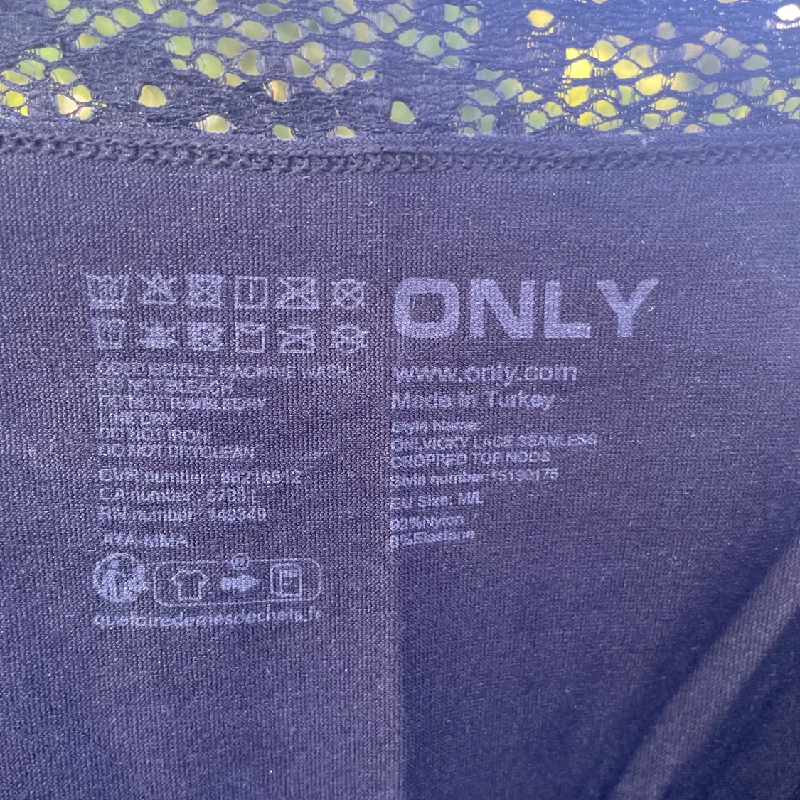 Svart croppad linnetopp från ONLY - 2