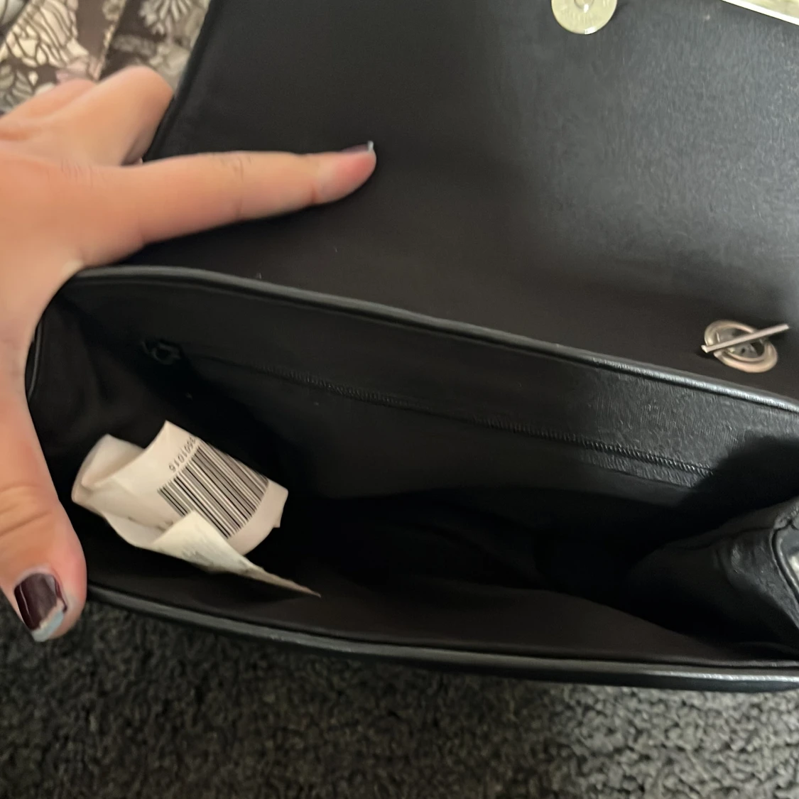 Svart quiltad axelväska med kedja - 1