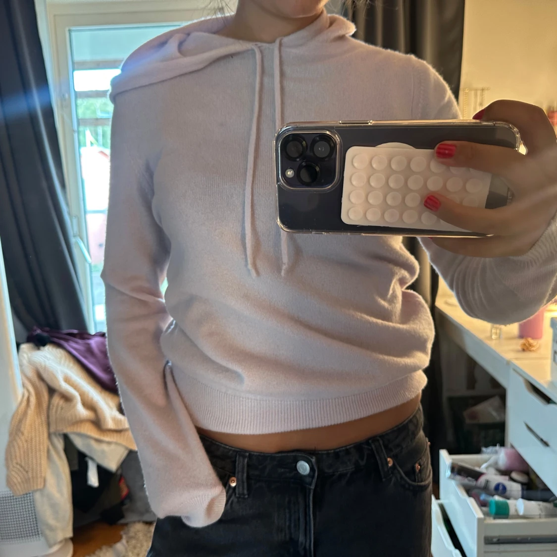 Ljuslila hoodie med huva och snörning