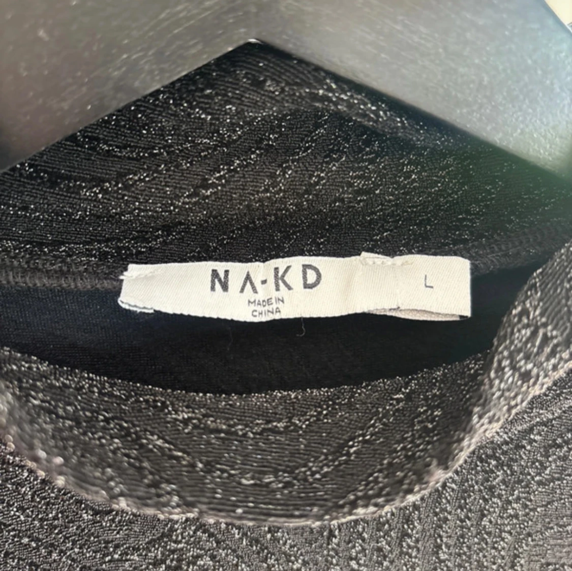 Svart glittrig kortklänning från NA-KD - 3