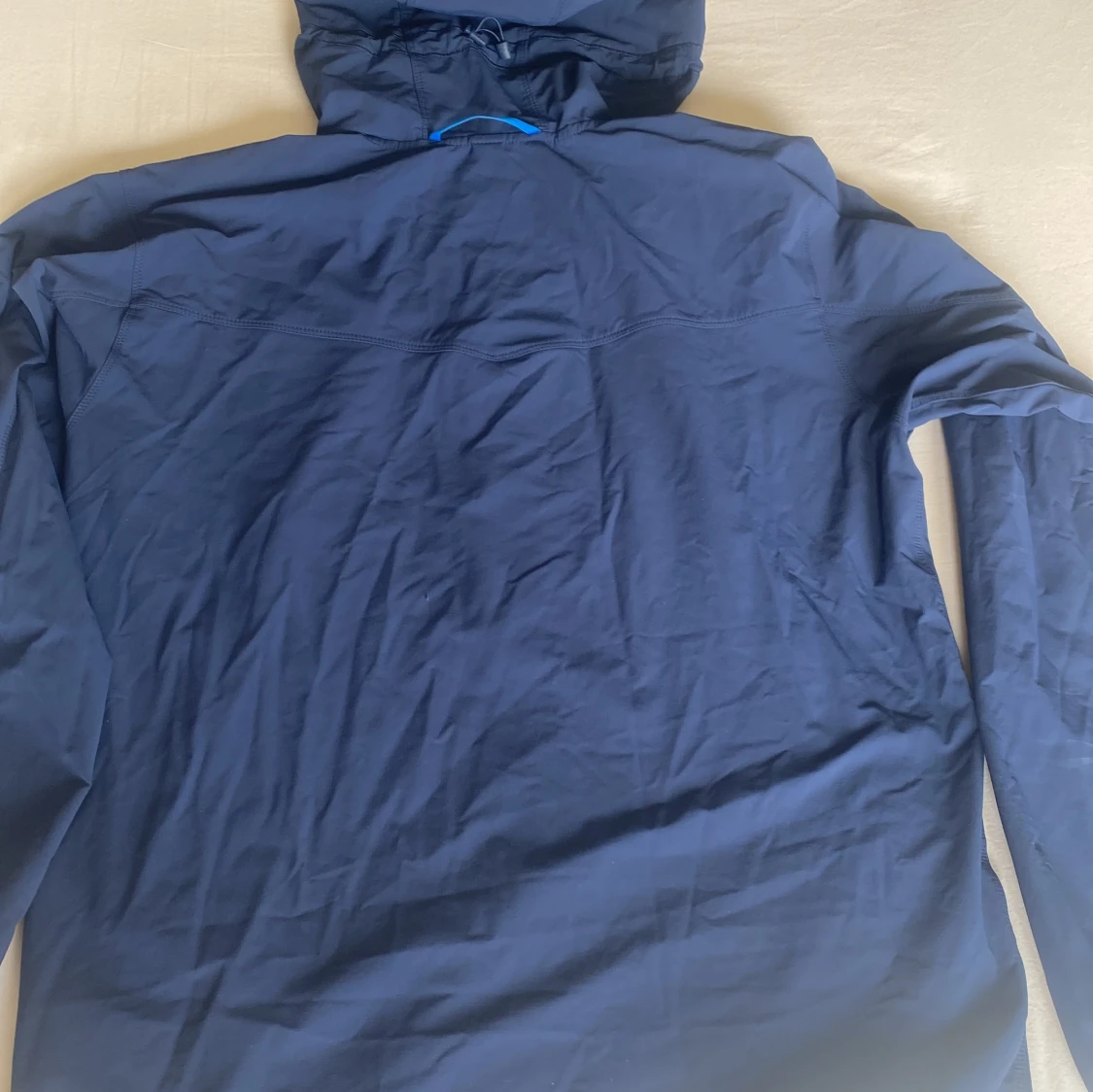 Blå vindjacka från Haglöfs med huva - 2