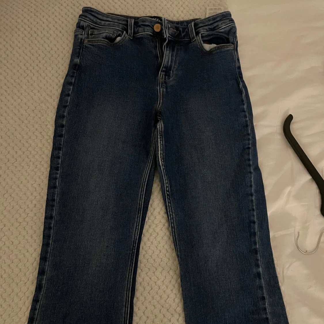 Mörkblå raka jeans