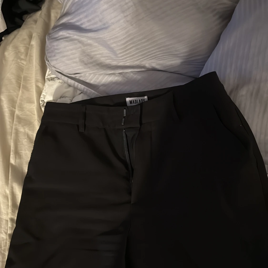 Högmidjade kostymbyxor från Madlady - 1