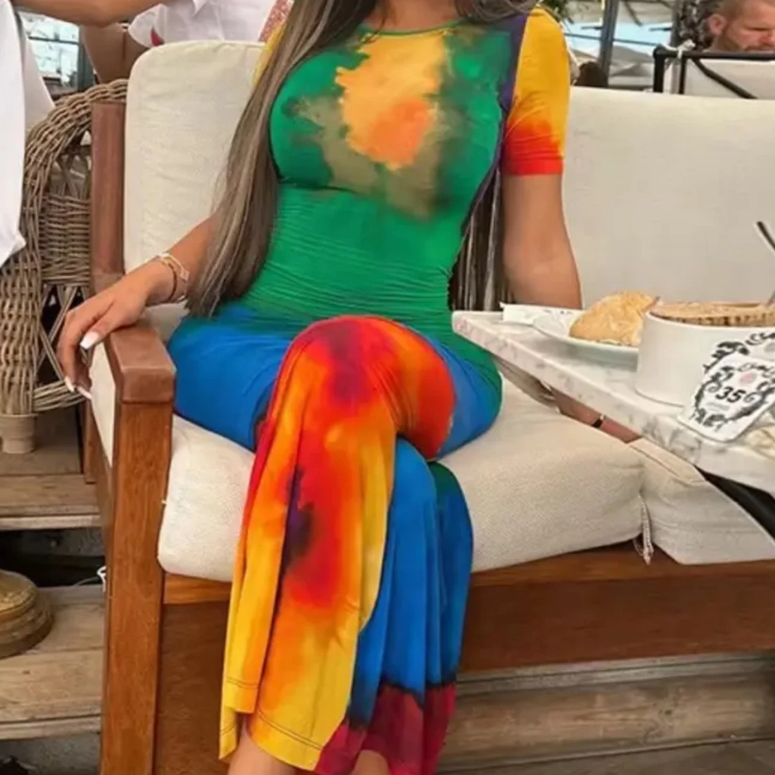 Färgglad långklänning med batikmönster