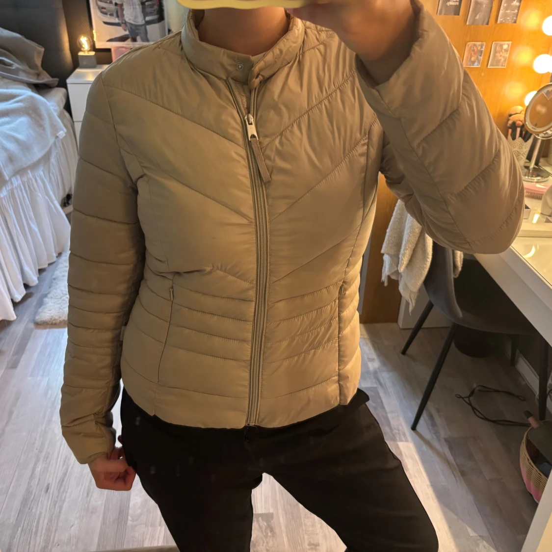 Beige pufferjacka med dragkedja - 2