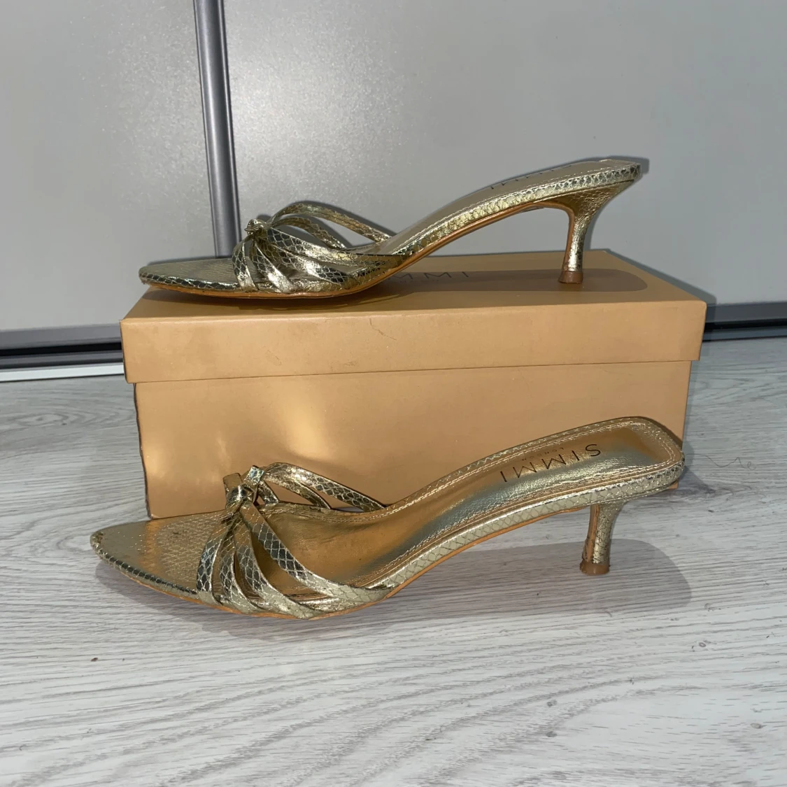 Sandaletter, guld (klackar) - 1