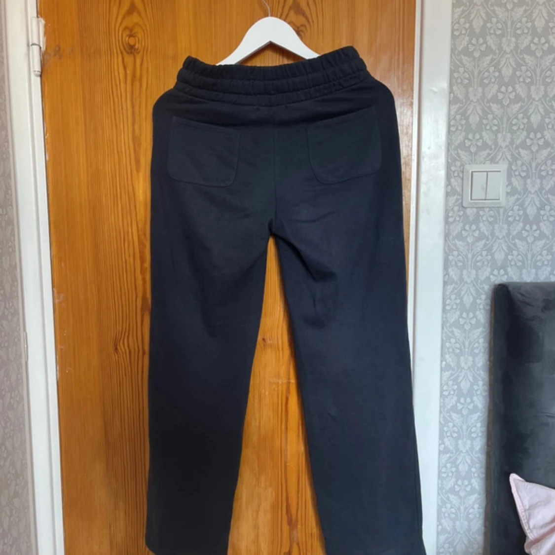 Svarta mjukisbyxor från 157 XS - 1