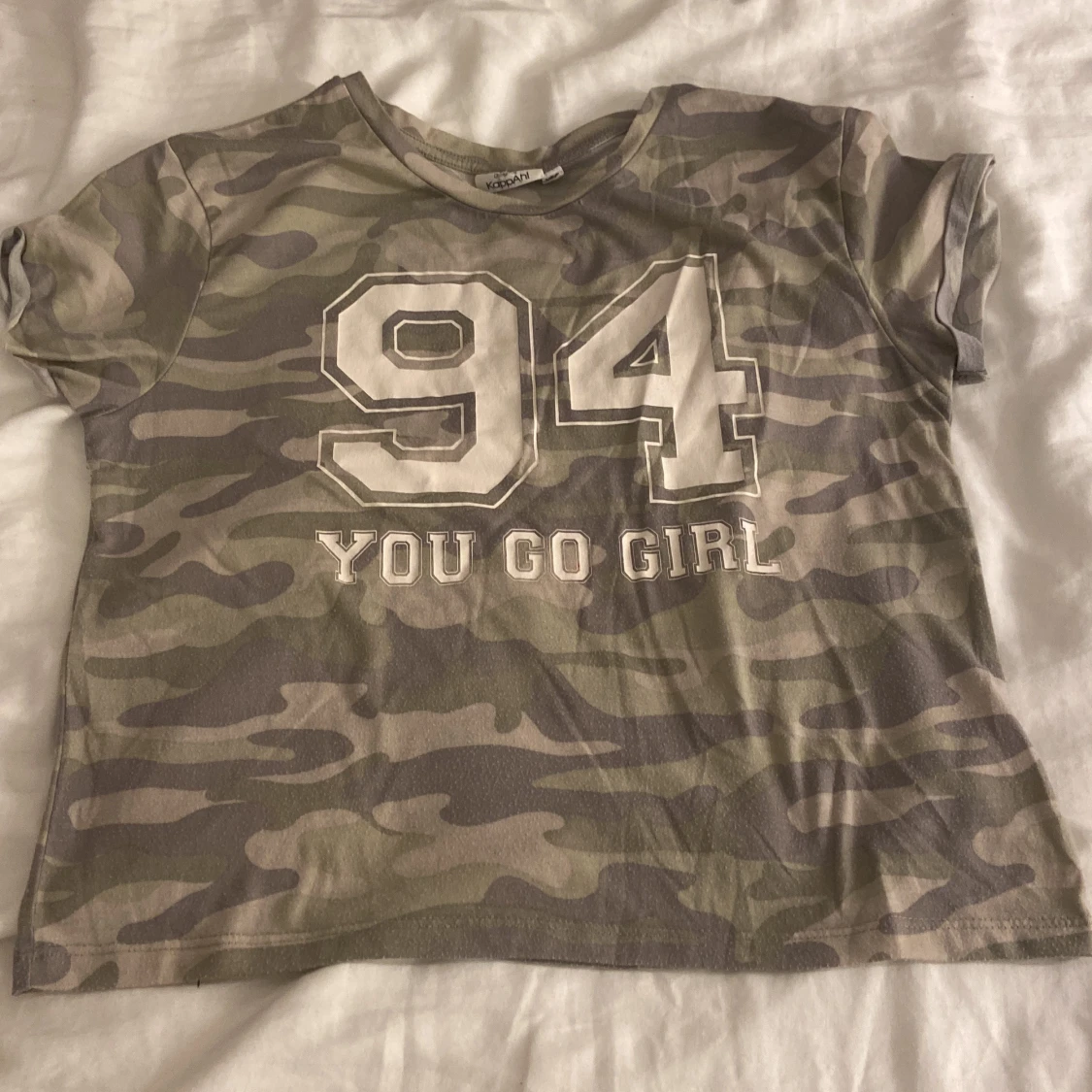 Camouflage t-shirt med tryck