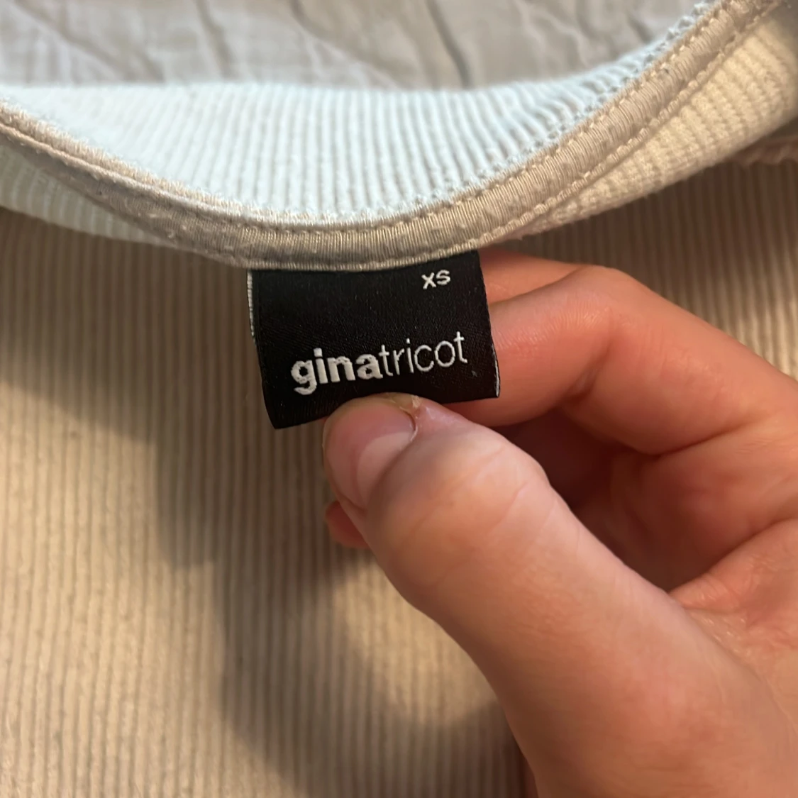 Ribbad beige långärmad tröja Gina Tricot - 1