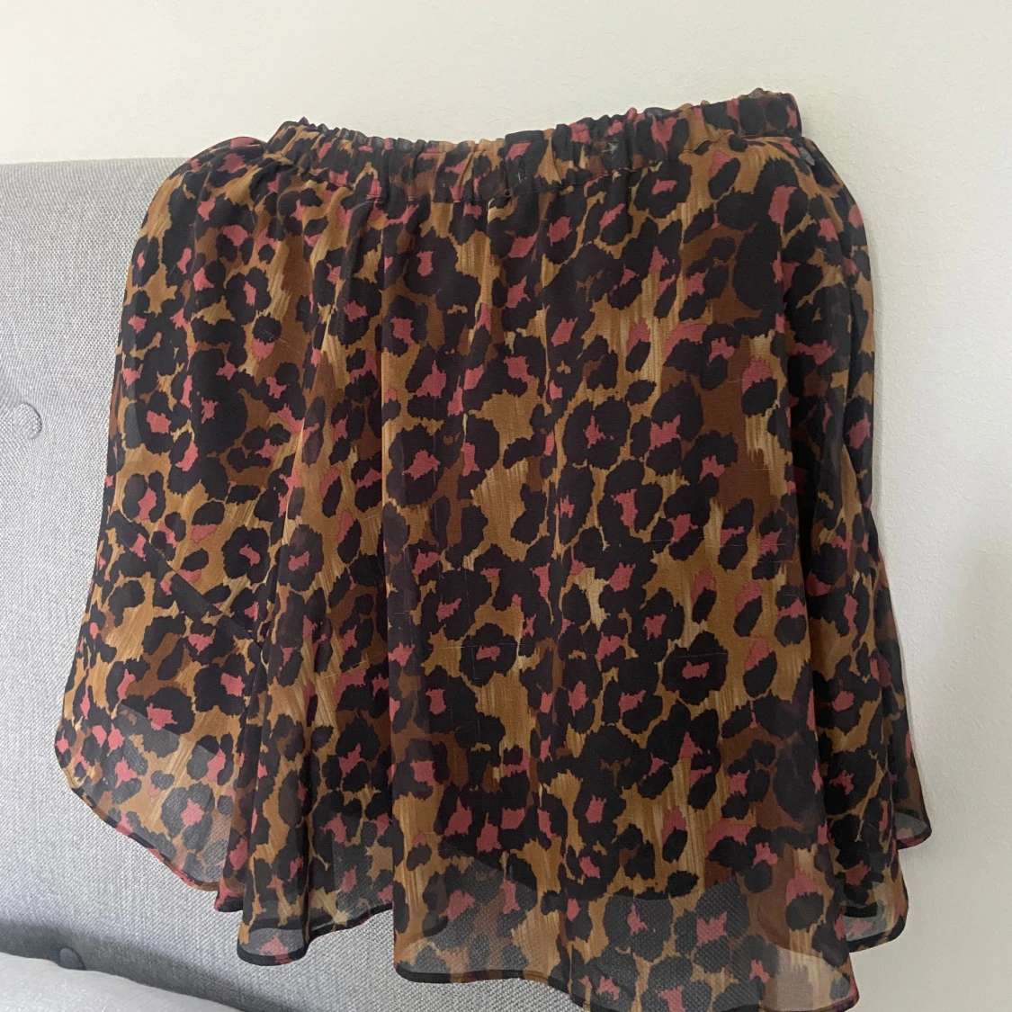 Leopardmönstrad kjol