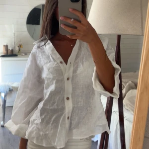 Linne skjorta - En superfin linneskjorta från Zara som är helt oanvänd🌸🍋🌊