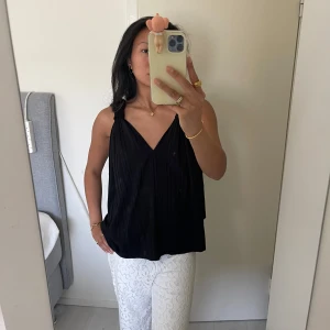 Sommar blus - En söt och fin sommar blus som är otroligt skön och luftig. Passsr s/m