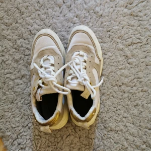 Agnes cecilia sneakers  - Agnes cecilia sneakers använda två gånger gott skick. Nypris 799