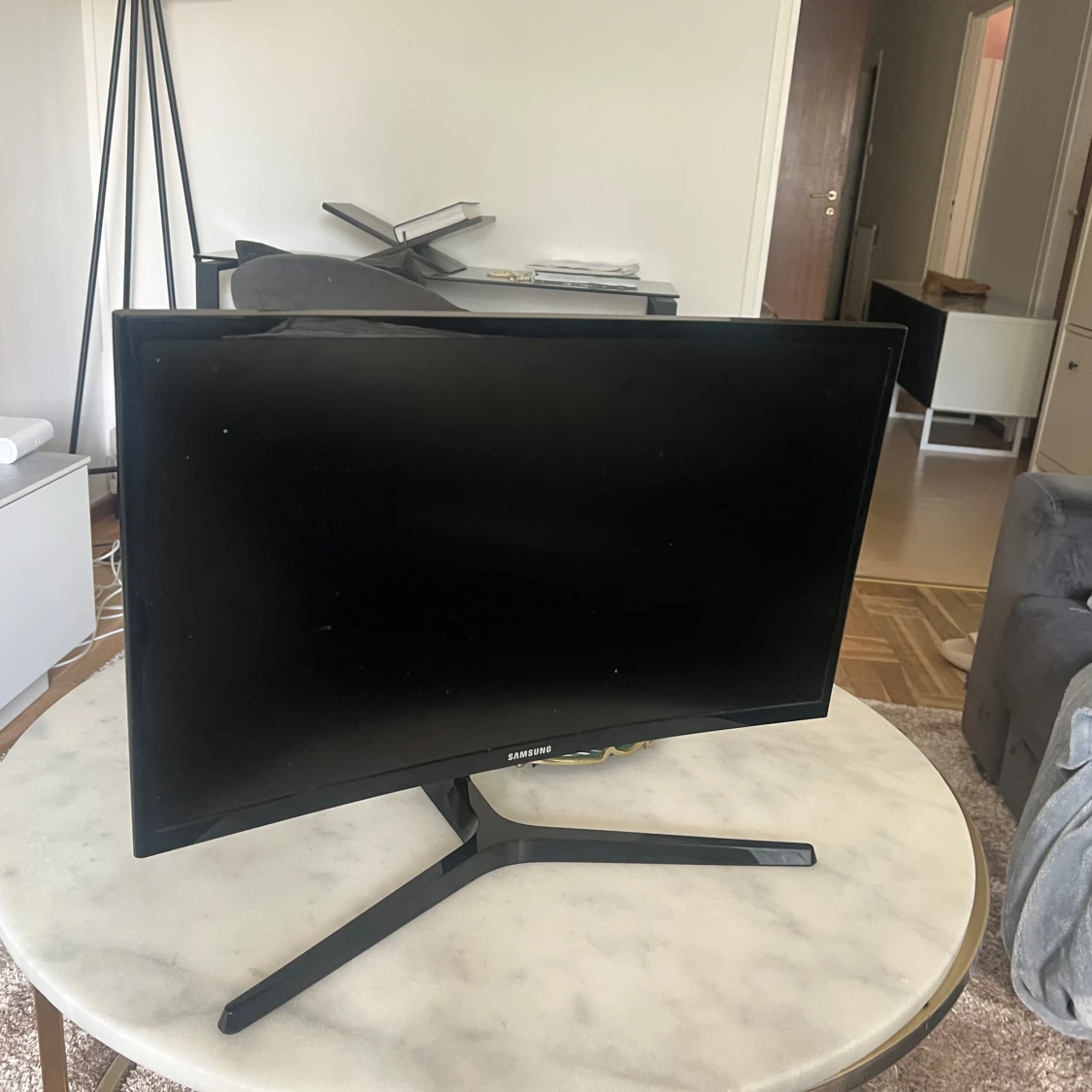 En 144hz 24 tum samsungskärm  - 1