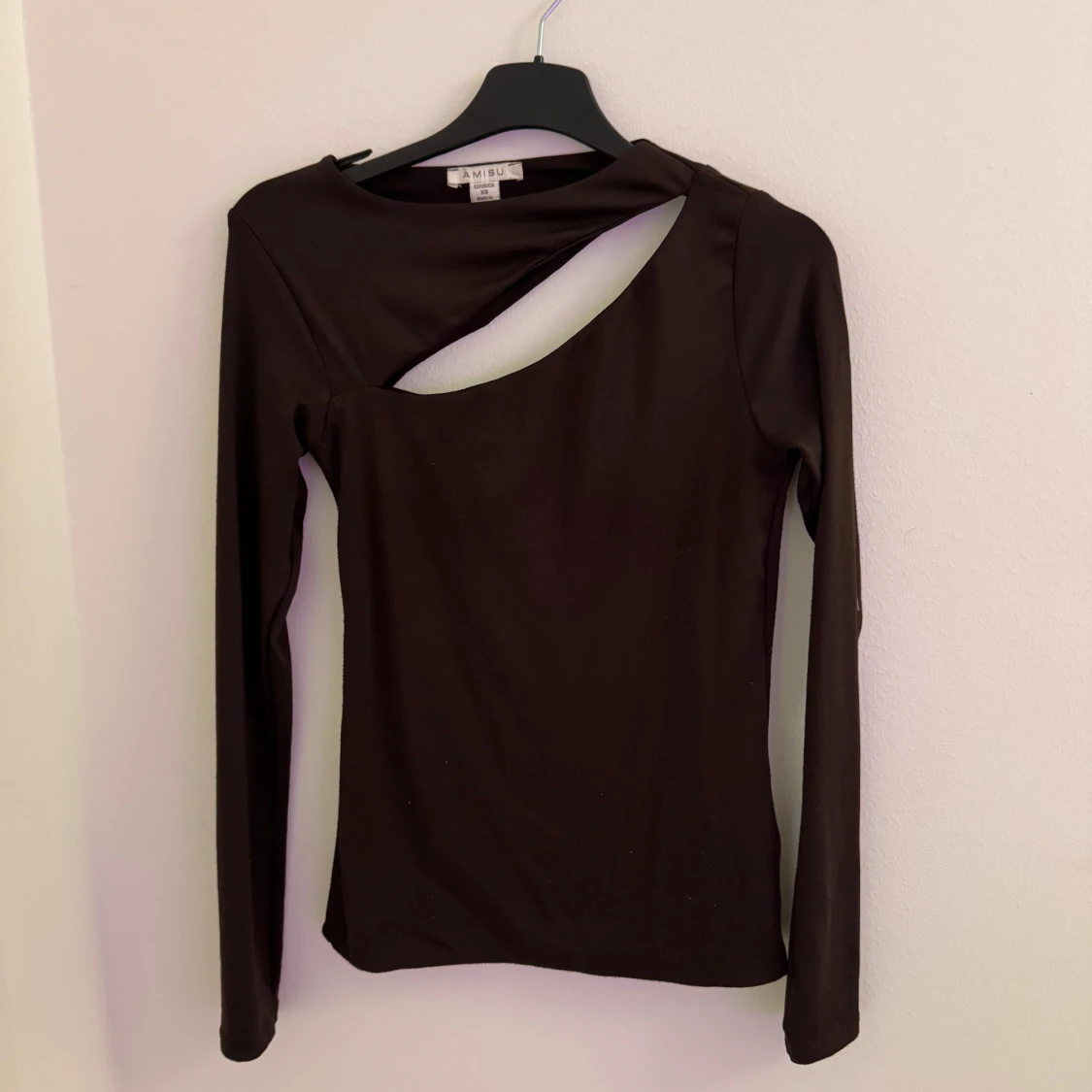 Svart långärmad topp med cut out