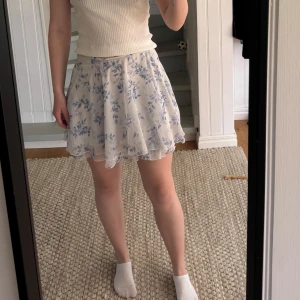 Kjol från NAKD - Superfin sommarkjkol från NAKD! Nästintill oanvänd. 