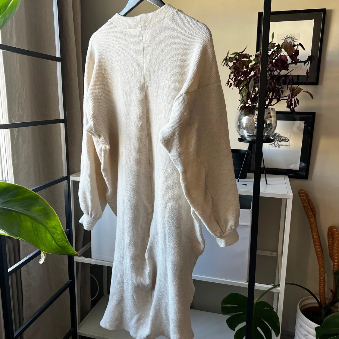 Creme långärmad klänning Gina Tricot - 1