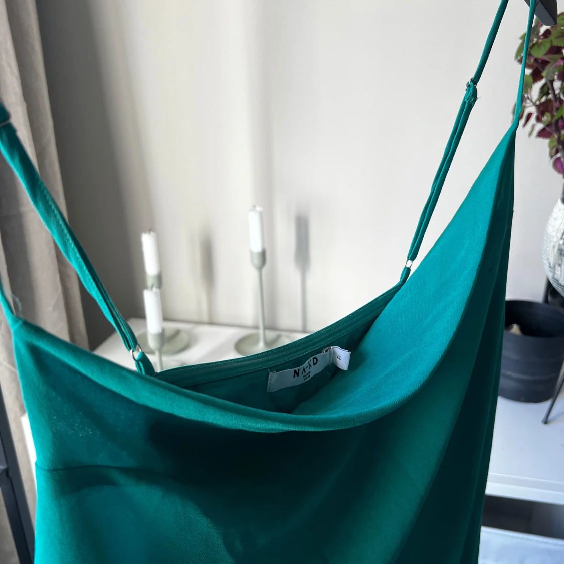 Grön långklänning från NA-KD - 2