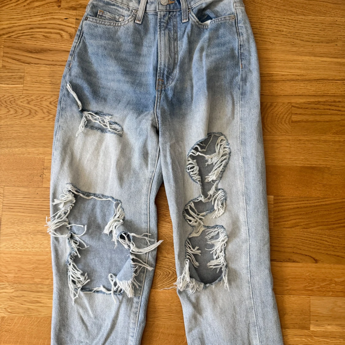 Ljusblå ripped high waist jeans - 2