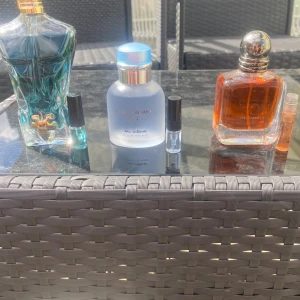 Parfymset Jean Paul, Dolce & Gabbana, Armani - Säljer tre snygga parfymer: Jean Paul Gaultier , Dolce & Gabbana, Armani de finns styck också på kontot OBS de är sampels på 5 ml
