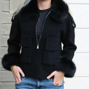 Svart jacka från fur Stockholm  - Köpt för 2200 säljer för 1300