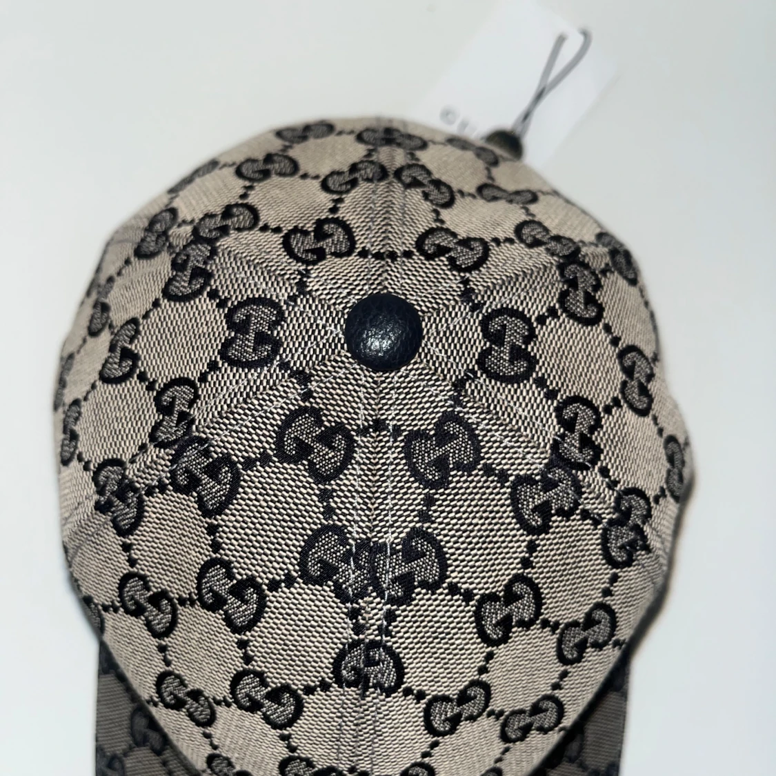 Gucci keps med GG-mönster och röd-blå rand - 1