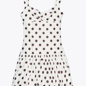 Eftertraktad zara klänning! - Superfin ”polka dress” som är väldigt eftertraktad. Lappar kvar då den är helt oanvänd💞