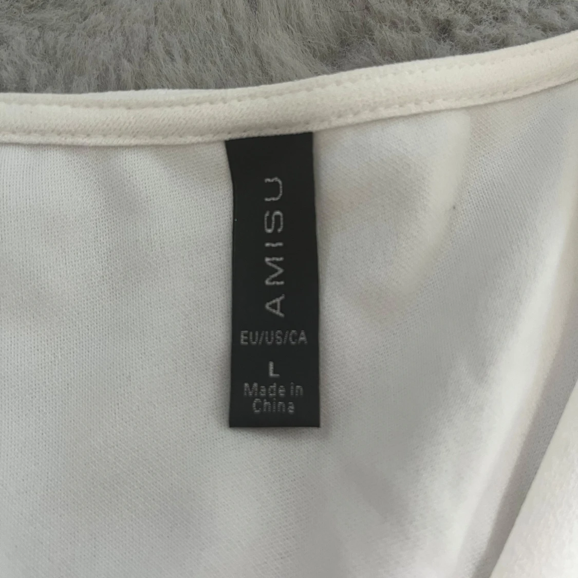 Vit omlottkavaj med kedjedetalj Amisu - 1