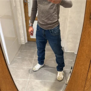 Replay jeans  - Ett par snygga jeans från Replay i storlek W34 L30 i modellen Anbbas 