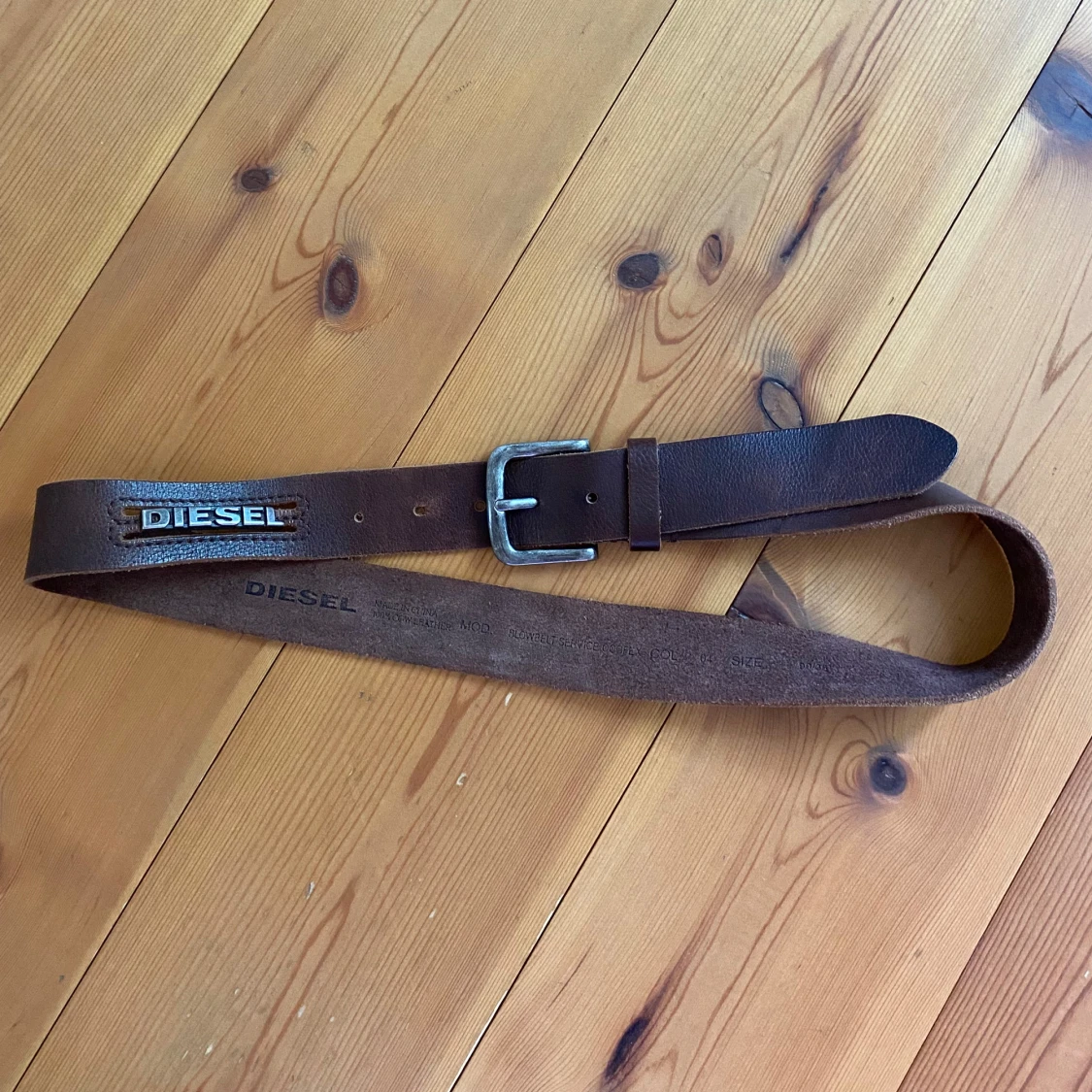 Brunt skärp i skinn från Diesel