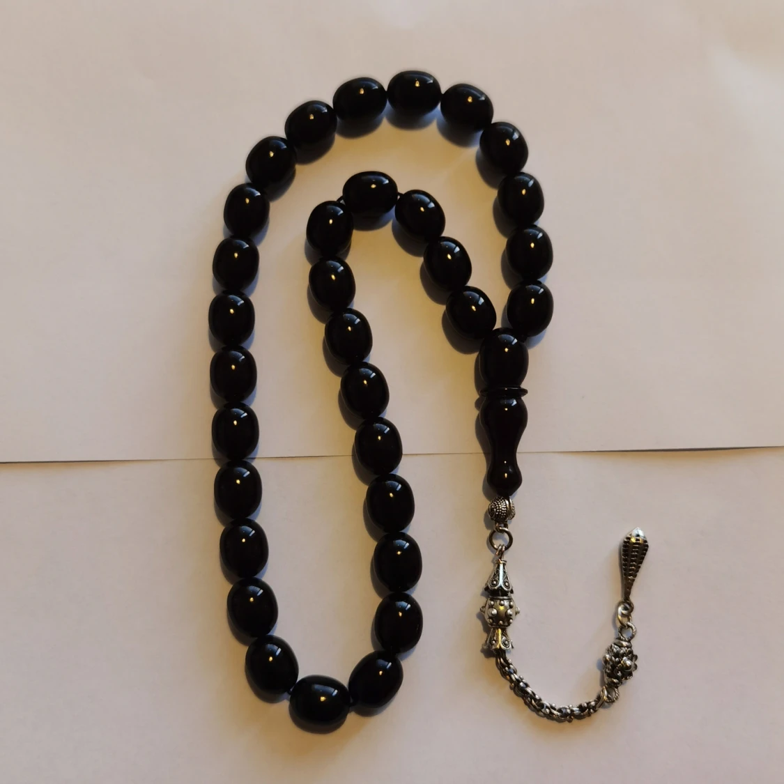 Svart Tasbih pärlhalsband med silverdetaljer