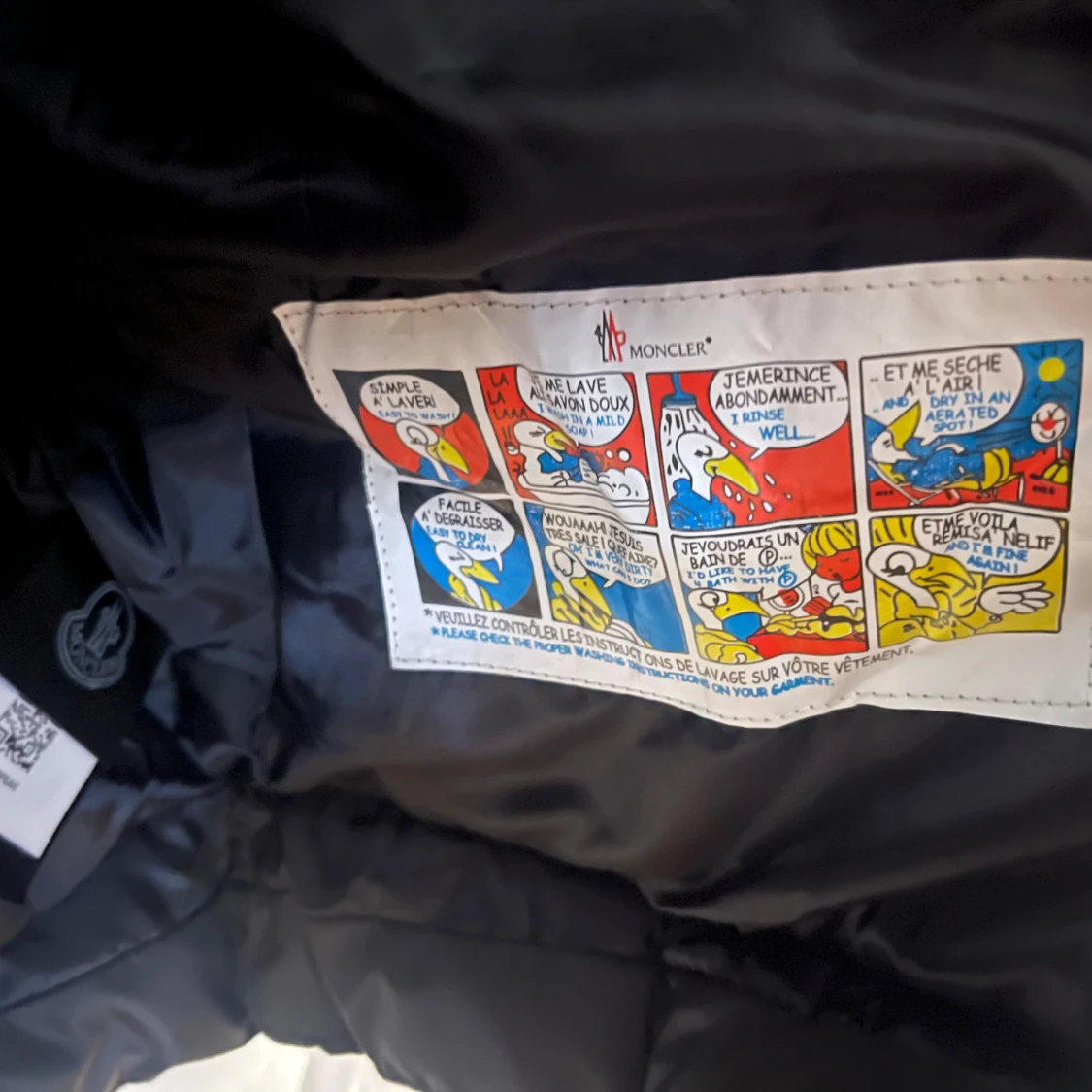 Svart Moncler dunjacka med huva - 2