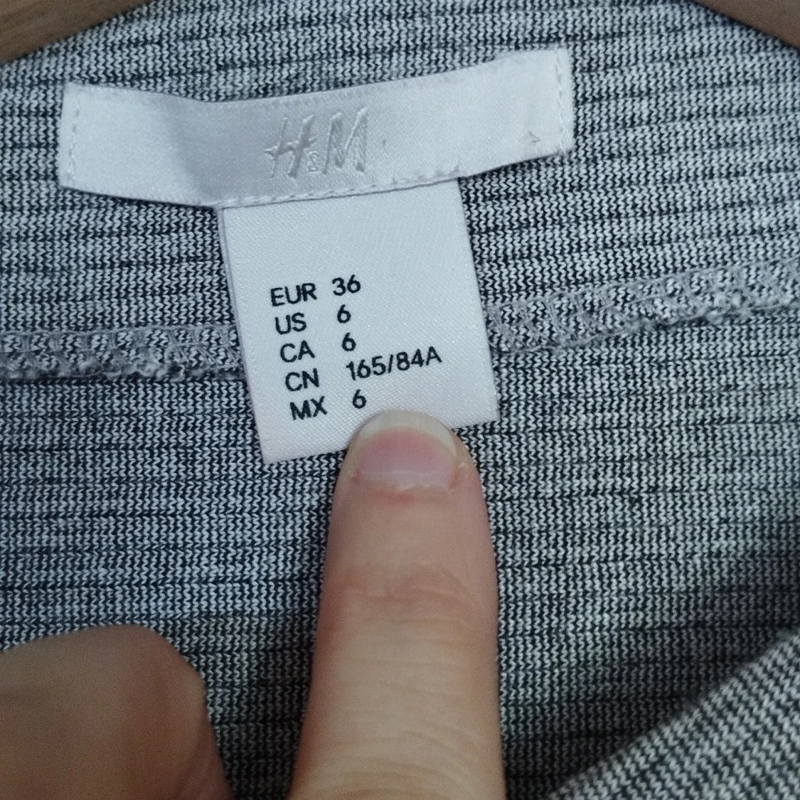 Grå ribbad klänning  - 3