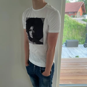 2 st limitato T-shirts - 2 st limitato T-shirts, den vita är i mycket bra skick medans den mörkblåa har lite sämre skick, skriv för fler bilder 