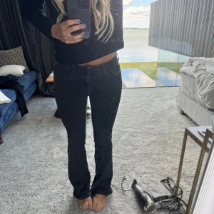 Disel jeans - Disel jeans ska vara flared blivit lite smalare med tvätten men fortfarande utsvängda