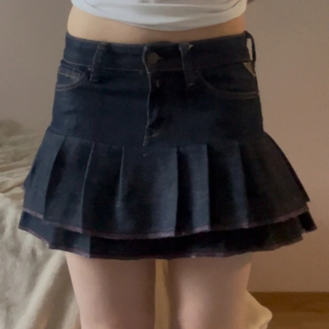 Mörkblå jeanskjol med volang - 2