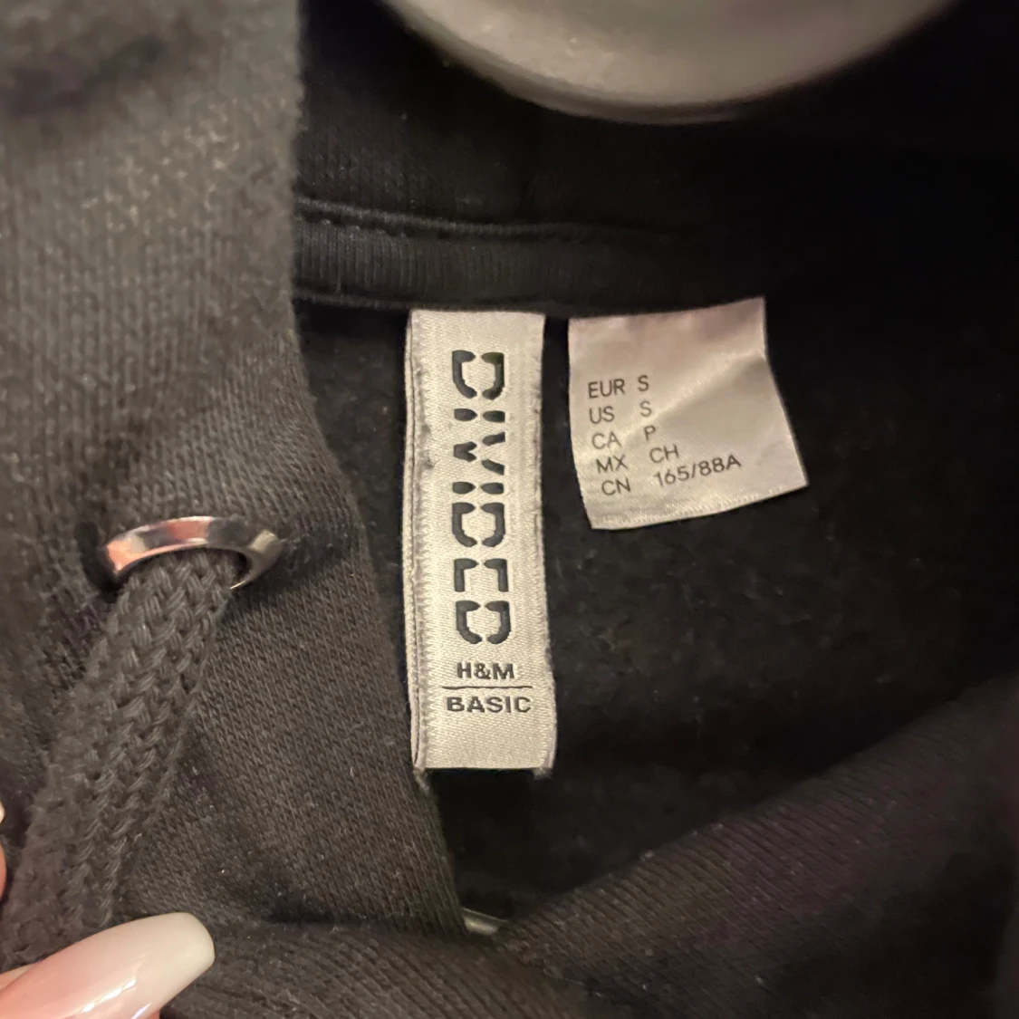 Svart hoodie från H&M Divided - 2