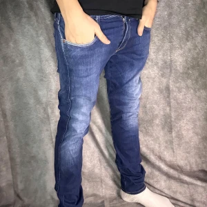 Replay anbass slim fit jeans - Mycket fint skick | Size 30/34 | modell 180 63 kg | Följare får 100 kr rabbat | fraktar spårbart inom 24 timmar med PostNord eller instabox |