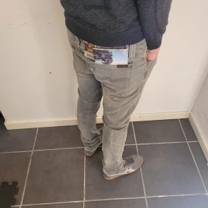 Nudie Jeans (helt nya) - Nudie jeans - Modell: Tight Long John - Storlek: W28/L34  - skick: 10/10 (nya med tags) - Nypris runt 2000kr