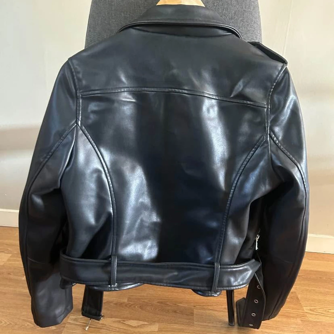 Svart skinnjacka  - 1