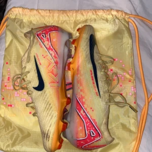 Söker Mercurials och F50 Storlek 43, SKRIIIV!!! - Söker Mercurials och F50 Storlek 43, SKRIIIV!!!