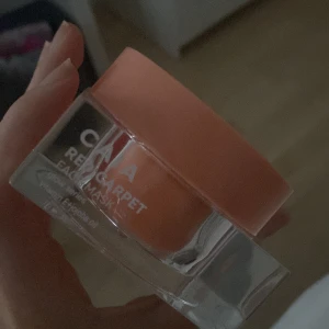Caia Red Carpet Face Mask - Jag säljer denna ej använd och all produkt är kvar. Innehåller 50 ml. Slutsåld på hemsidan 225kr där.