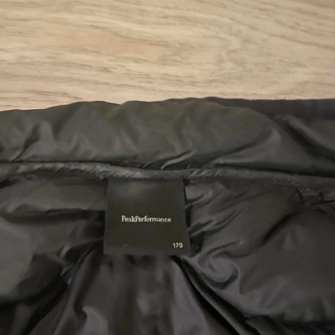 Svart dunväst från Peak Performance - 1