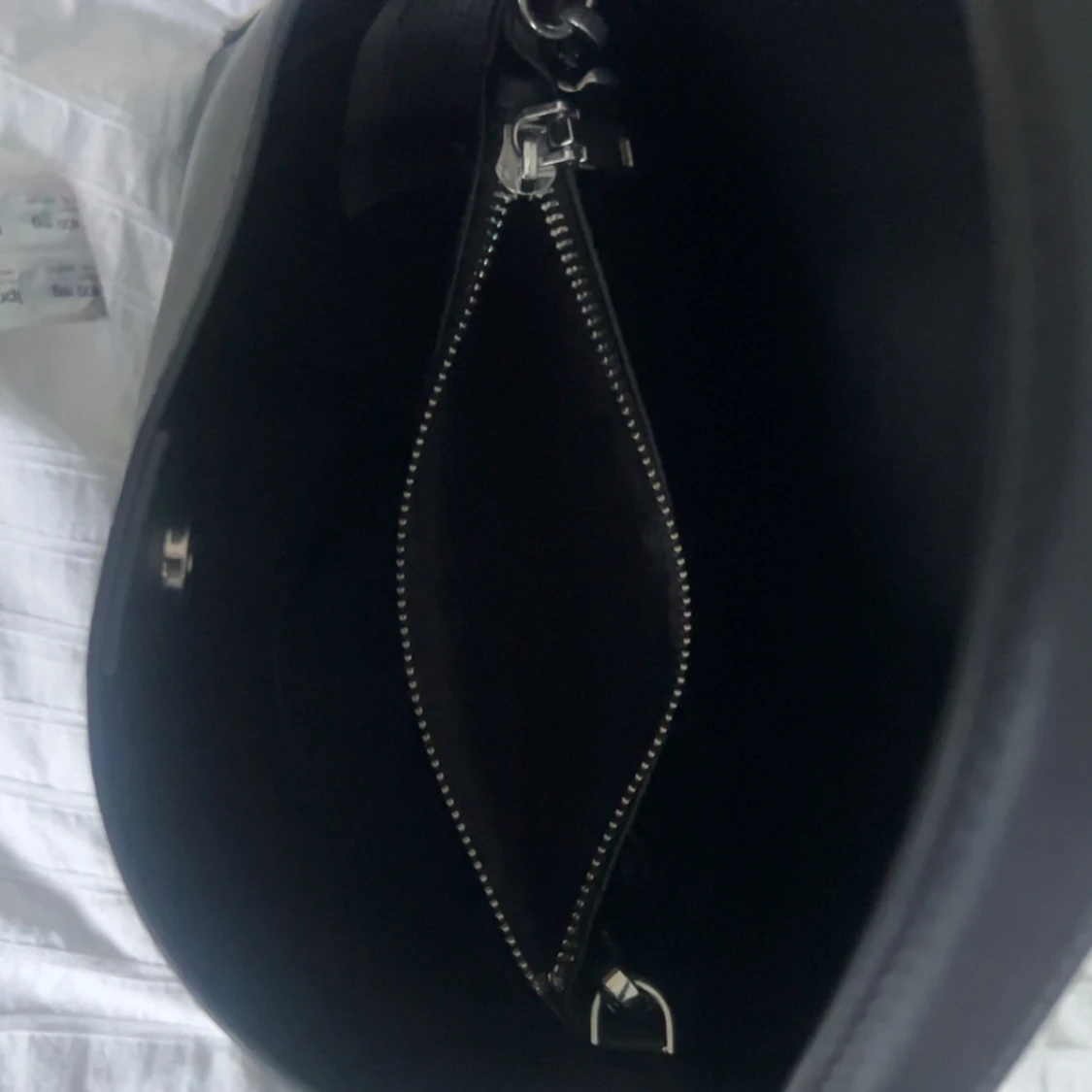 Svart axelväska i skinn - 2